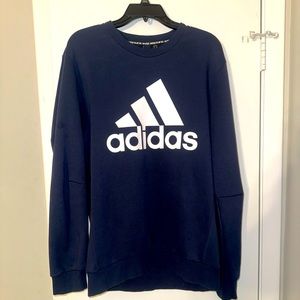 Lightly worn, Men’s Adidas crew neck sweater with big logo. Size: medium
